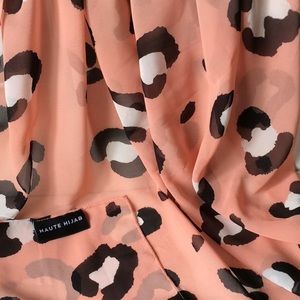 🧕🏻Haute Hijab💕 square animal print scarf